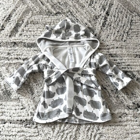 Like New Baby Bathrobe  - Picture 10 of 15